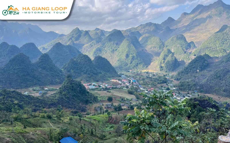 Wander ancient peaks and rich culture at Dong Van Karst Plateau