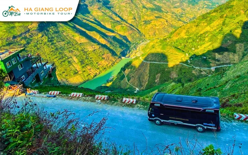 The Limousine bus offers a comfortable ride to Ha Giang