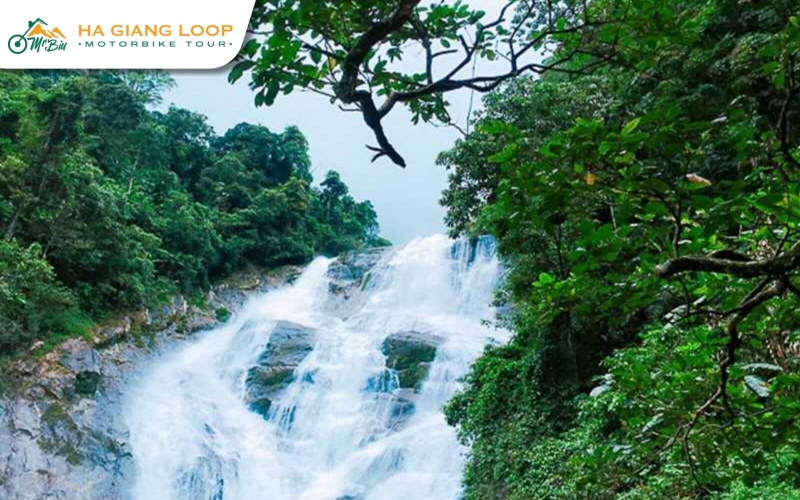 Thi Waterfall lies at the foot of the Tay Con Linh mountain range