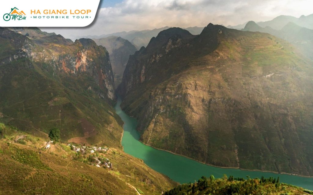 One of the places not to be missed is Ma Pi Leng Pass