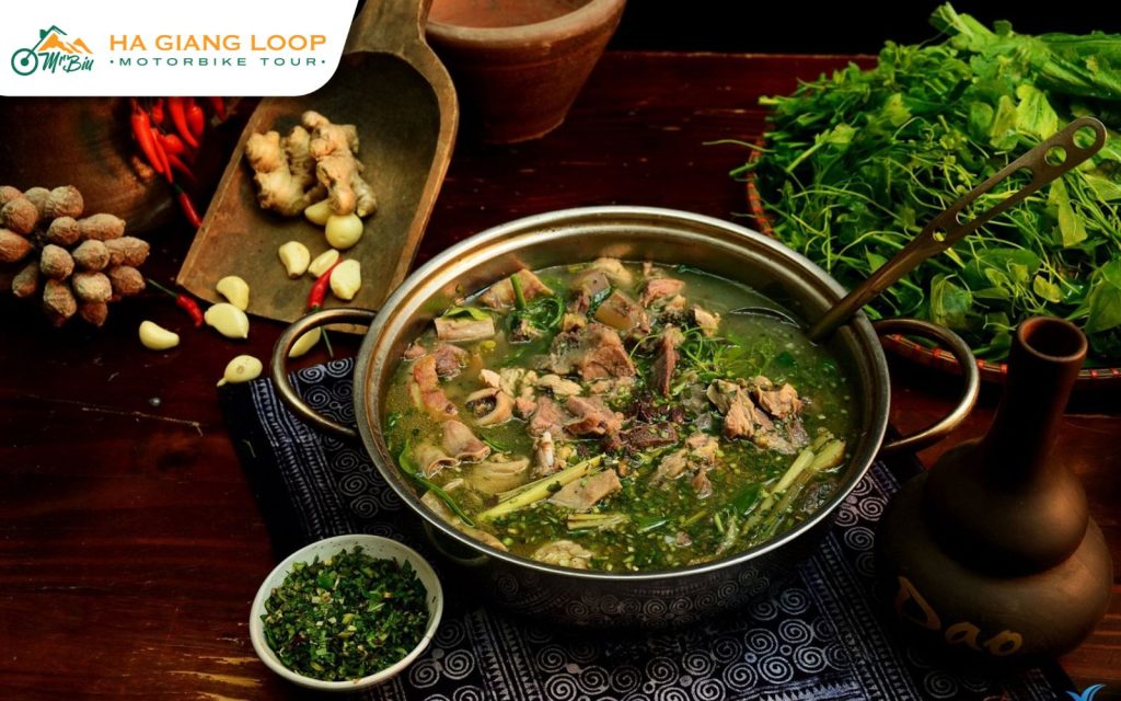 When coming to Co Co Lung Cu Ha Giang, you cannot miss dishes such as: Smoked Buffalo Meat, chao au tau,...