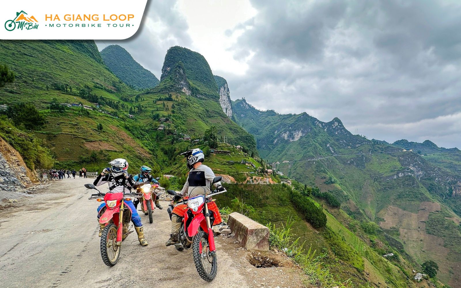 What types of roads are there on the Ha Giang loop route?