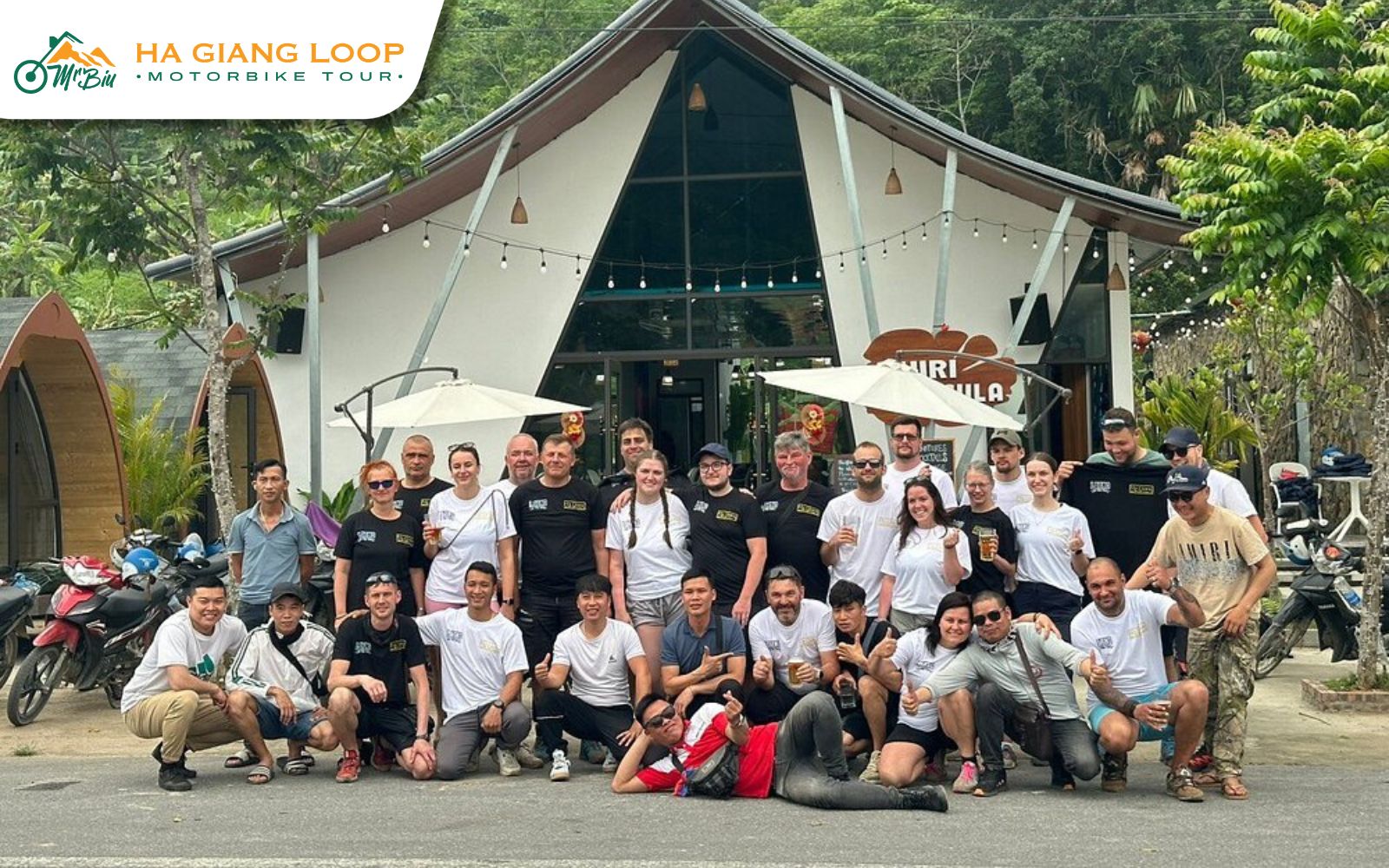 Dining and drinks at a lively Ha Giang coffee shop