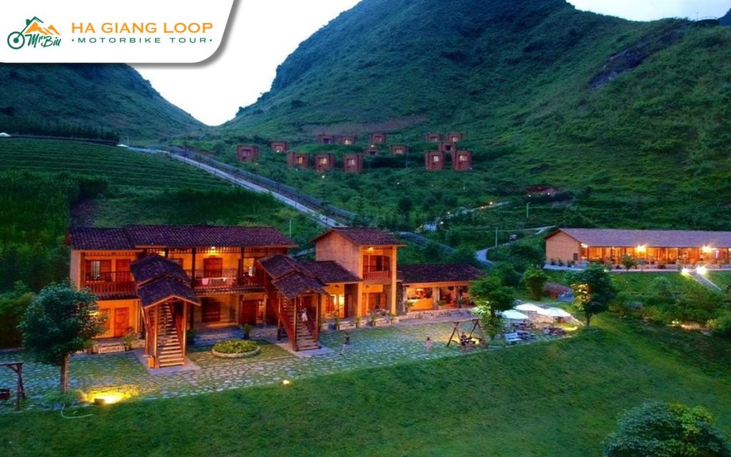 Best places to stay near Khau Vai Love Market