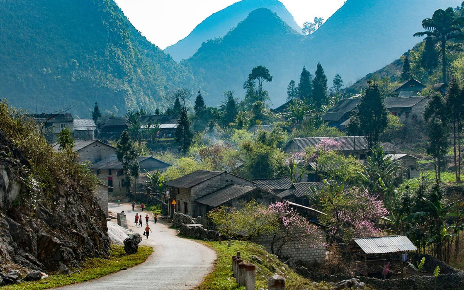 Dong Van Town Travel Guide