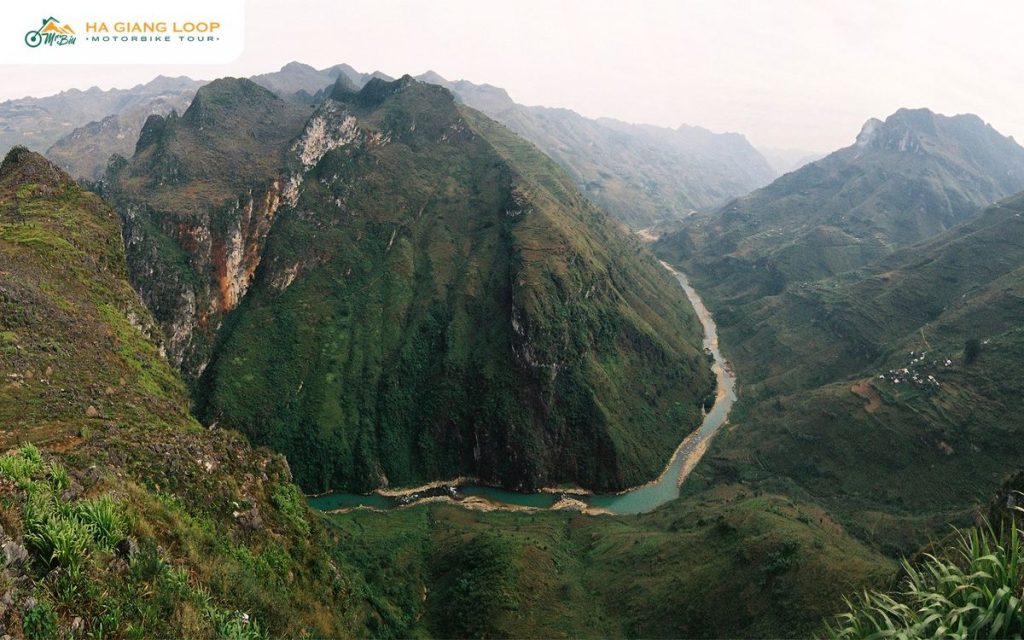 Nho Que river below Ma Pi Leng on a Ha Giang loop 5 days itinerary