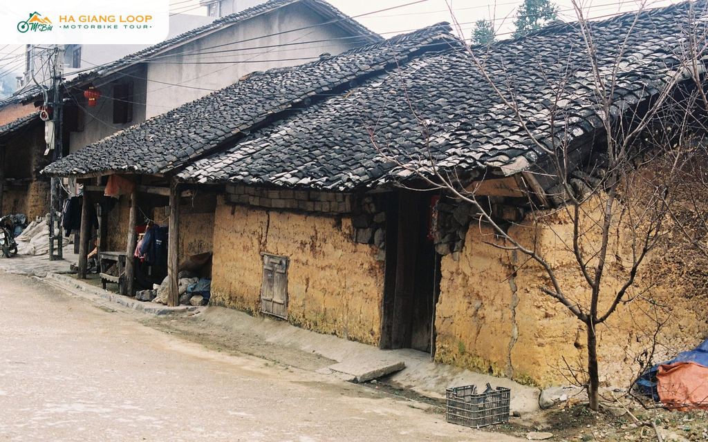 Clay houses with old tiled roofs on a street in Pho Bang town